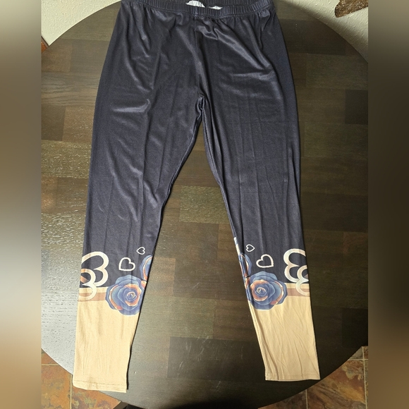 Roses and Hearts outfit, Size XXL, Cream and Black - Picture 4 of 6